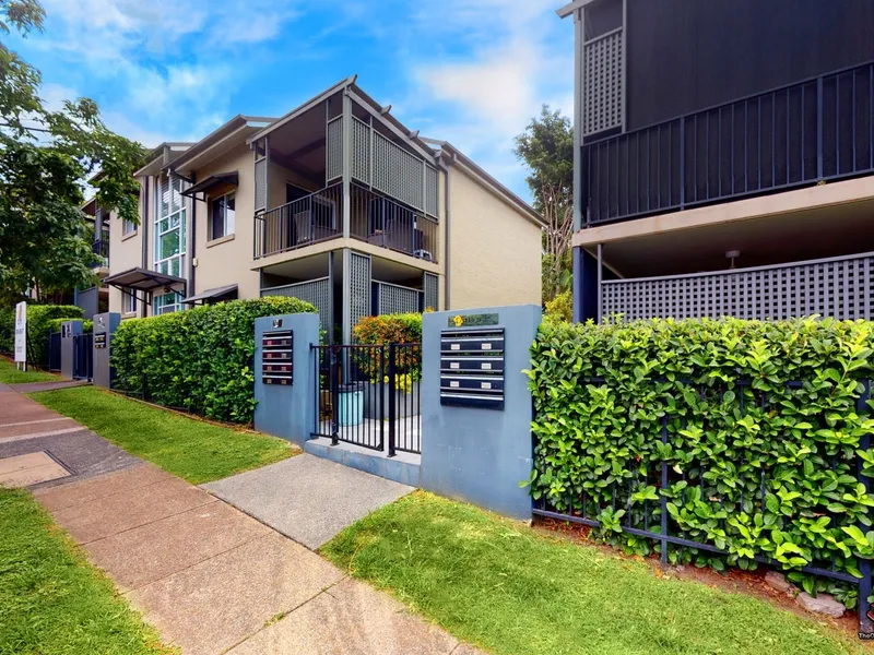 UNDER CONTRACT - Desirable Living in Teneriffe