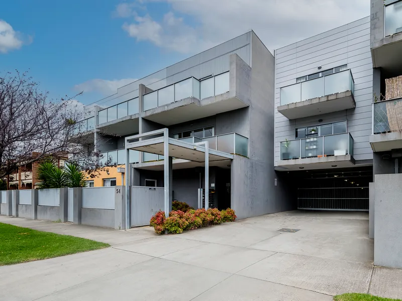 EXCEPTIONAL LOCATION, EXCELLENT LIFESTYLE