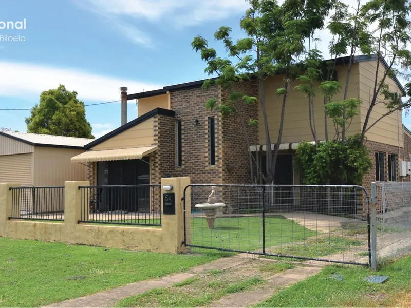 FEATURE PACKED 5 BEDROOM HOME ON THALBERG 