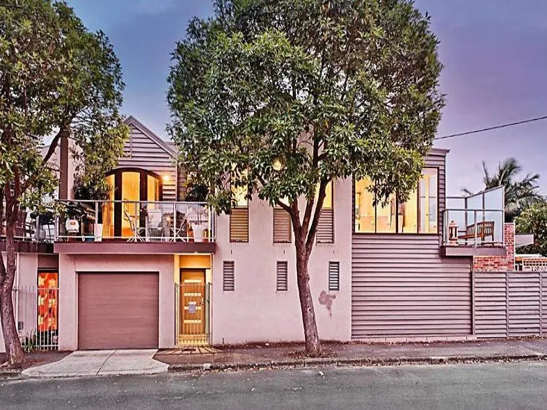 MODERN TWO BEDROOM TOWNHOUSE