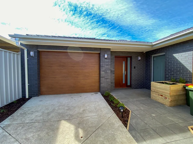 Brand New Stunning Unit