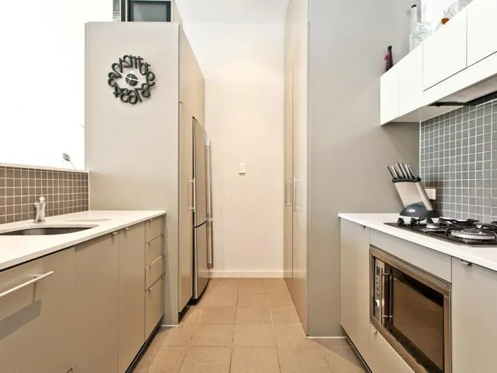 OVERSIZED ONE-BEDROOM APARTMENT IN PACIFIC SQUARE + LARGE STUDY ROOM