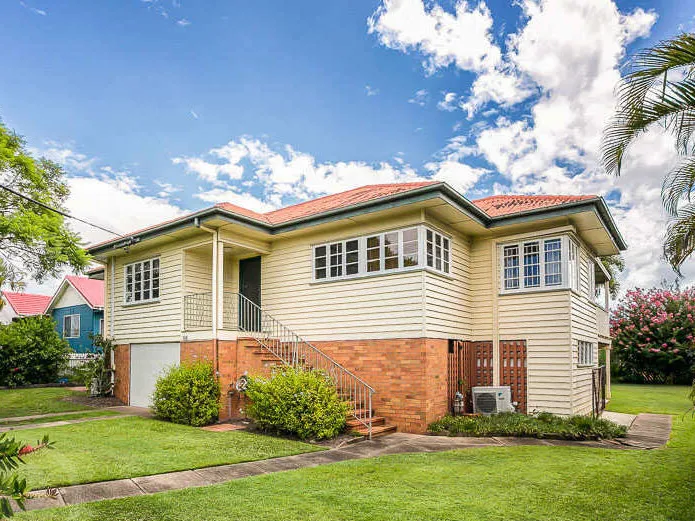 Spacious Hi-Set Timber Home in Elevated Wavell Heights Position