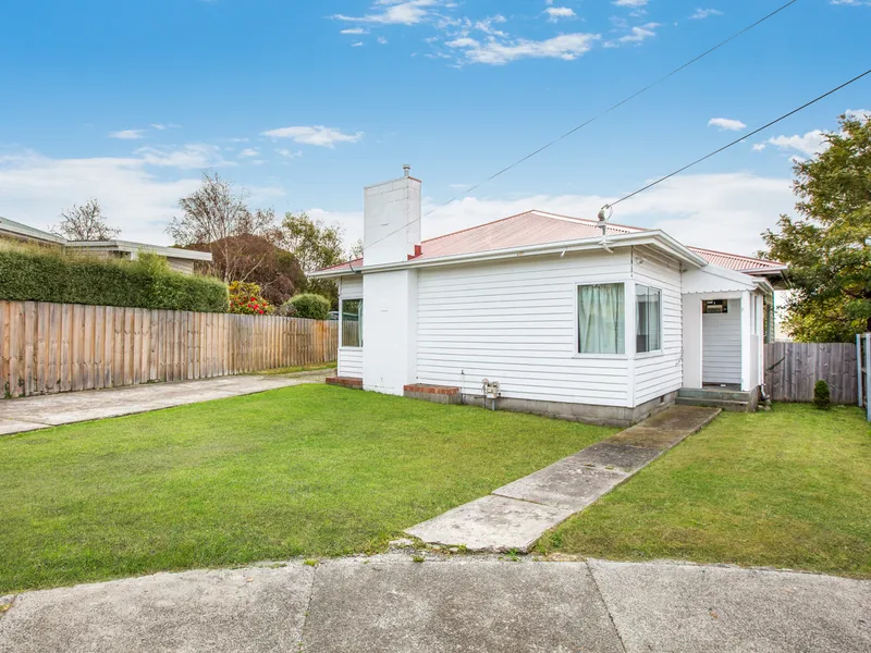 Low-Maintenance First Home, Downsizer or Investment on a Level 688m2 Allotment