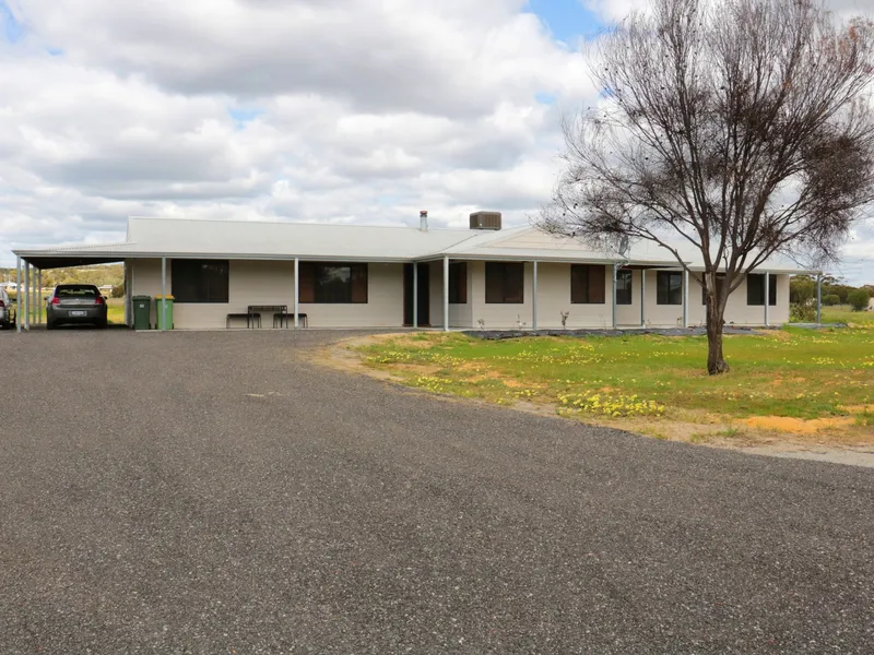 MASSIVE FAMILY HOME ON 1.82 ACRES!