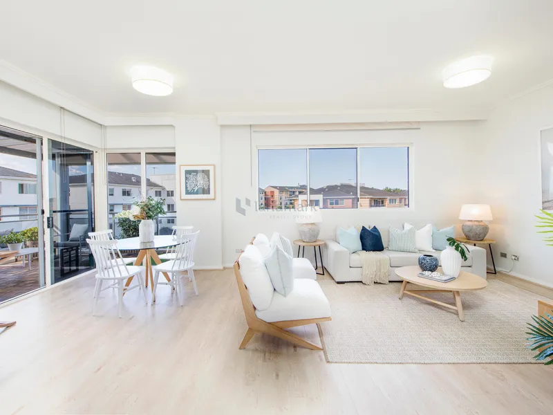 Light-filled Top Floor Entertainer