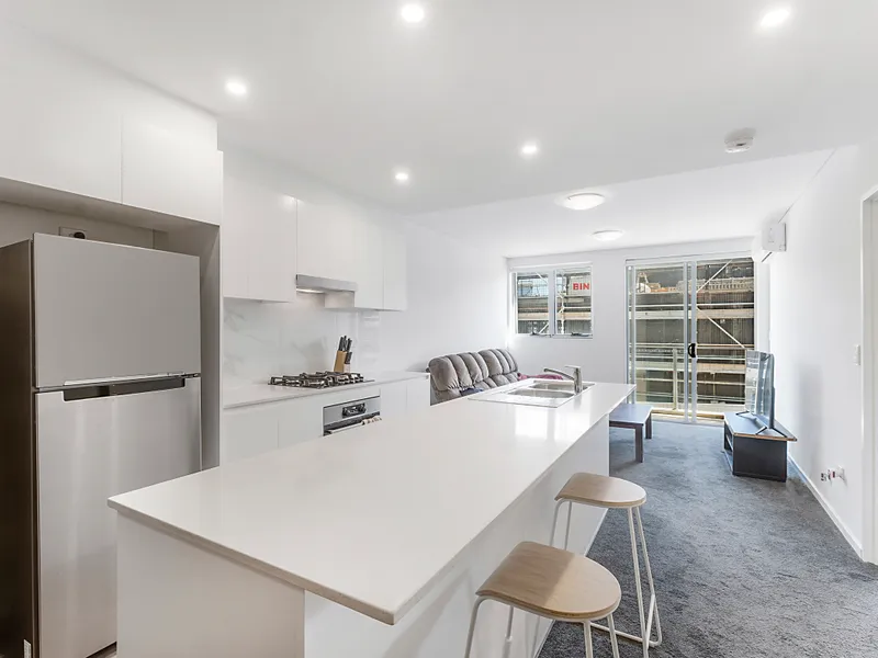 FIRST FLOOR DELIGHT | WALK TO NORTH KELLYVILLE SQUARE & CITY BUS!