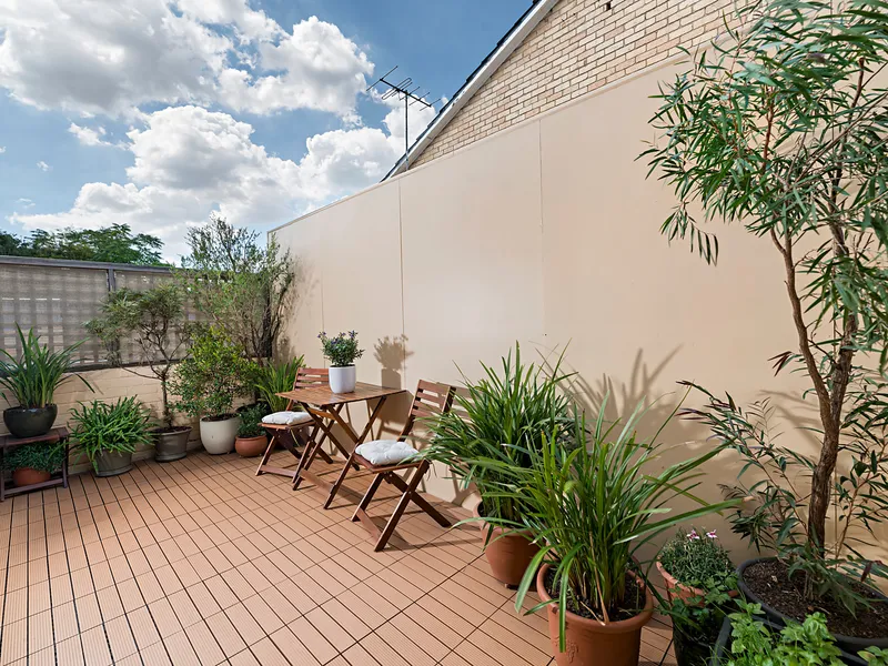 Incredible space and style within footsteps of the Yarra River