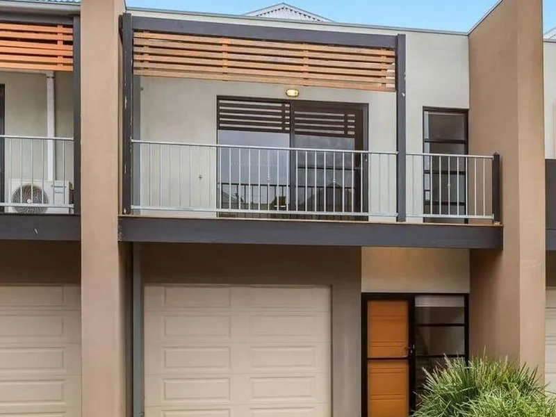 Stylish Townhouse in Central Location