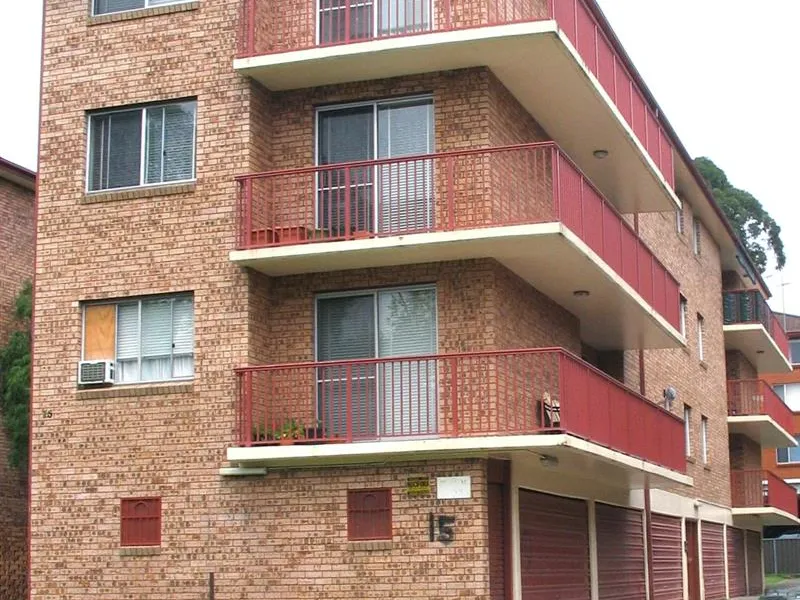 Modern 2 bedroom unit with wide garage