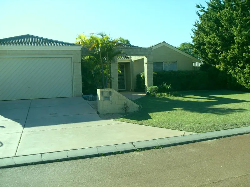 4 Bedroom 2 bathroom in cul de sac