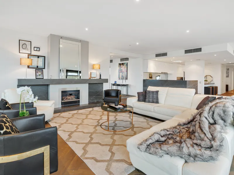 Exquisite Penthouse in the Heart of Docklands