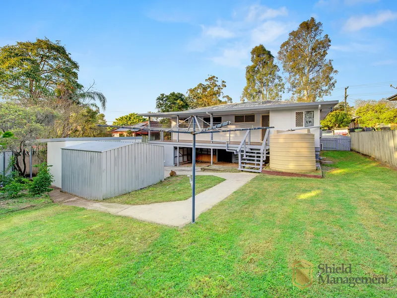 LARGE FAMILY HOME WITH RUMPUS ROOM AND REAR DECK !