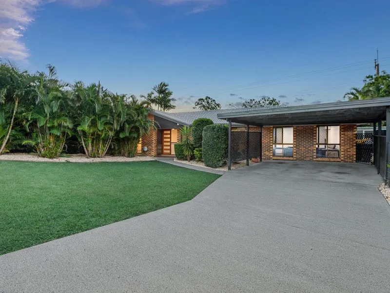 Renovated Family Home In Prime Carindale Location