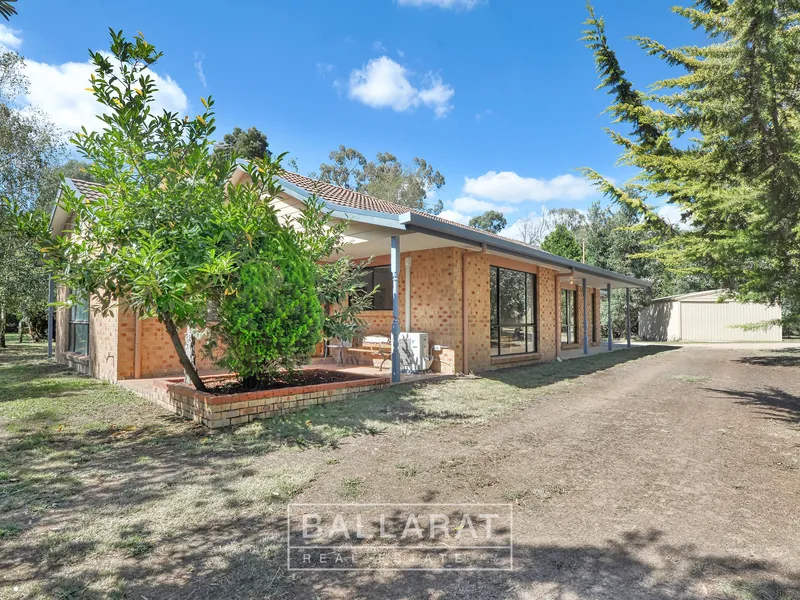 BREATHTAKING 5 ACRE PROPERTY BETWEEN CRESWICK AND DAYLESFORD