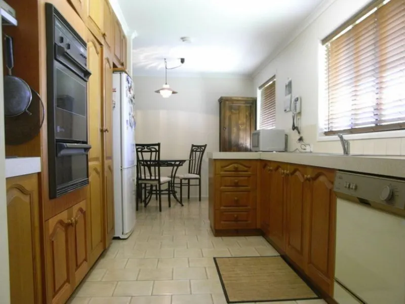 3/4 ACRE   - BIG FAMILY HOME