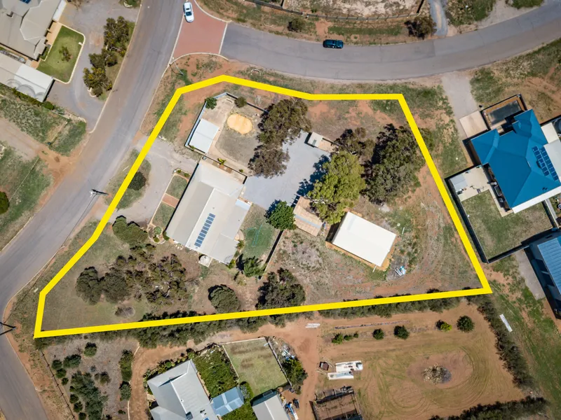 Private Hidden Gem On 4,035 Sqm Of Usable Land