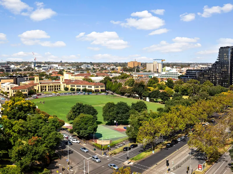 Stunning Large Apartment with Brilliant Views