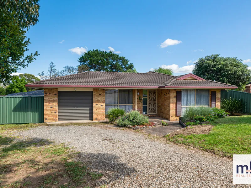 GREAT CUL DE SAC LOCATION ON A 776M BLOCK!