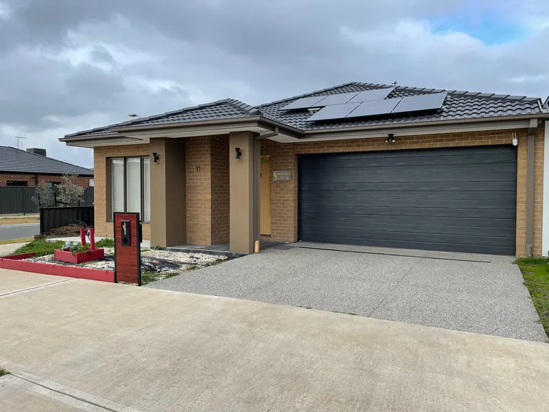 NEAR NEW 3 BEDROOM HOUSE