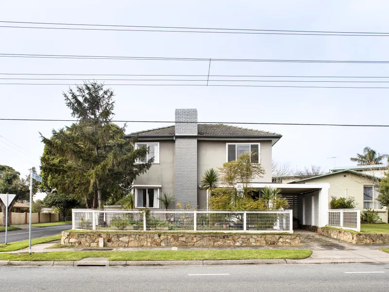Yesteryear charm with bay views
