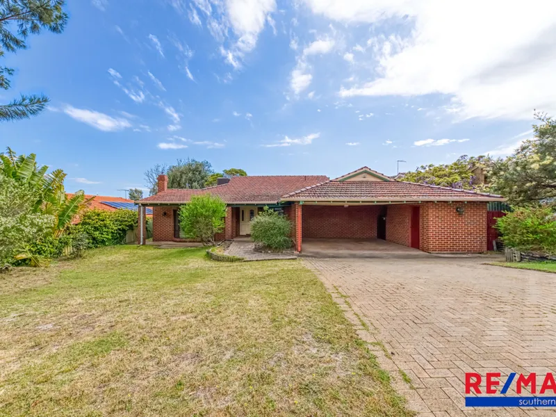 Beautiful Family Home With Pool - Don't miss out !