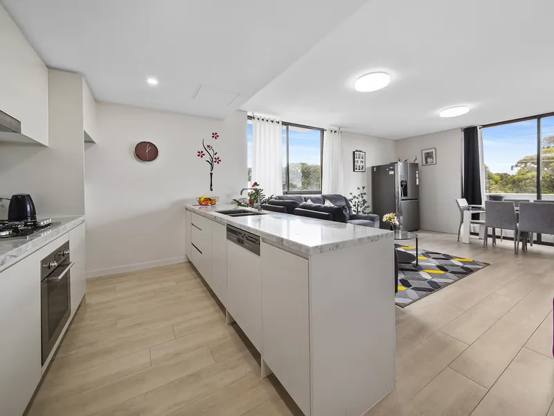 Ready-to-enjoy modern apartment in a prime locale