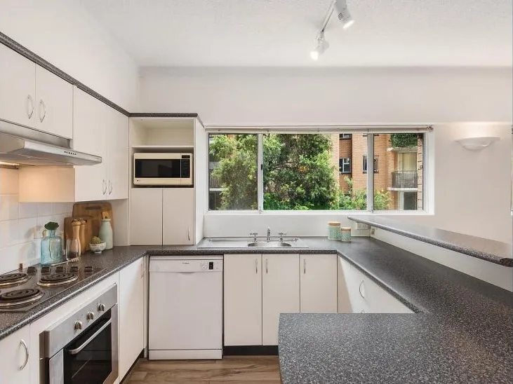 Modern and spacious apartment in central location