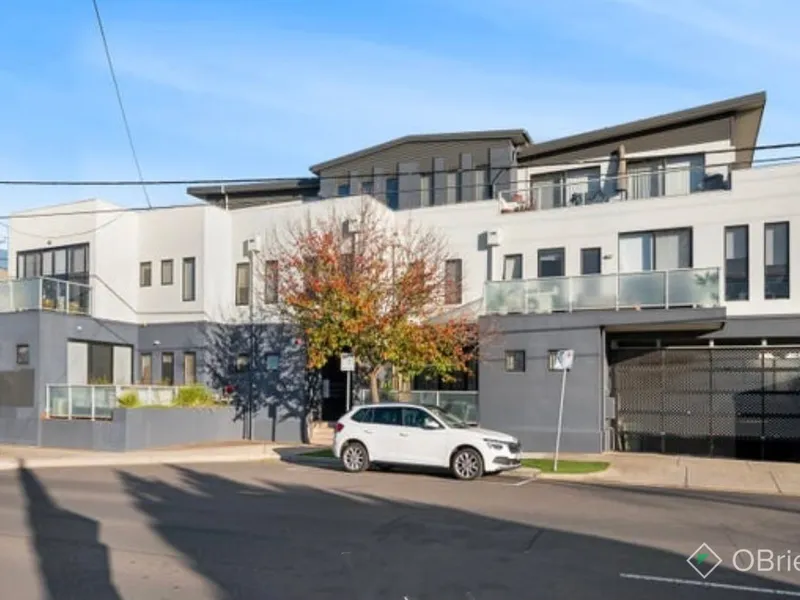 Bentleigh Apartment with 2 underground secure car spaces!