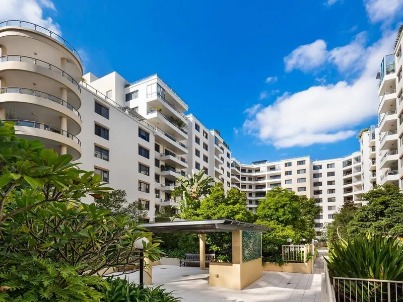 LOOK NO FURTHER - LARGE 2 BEDROOM APARTMENT