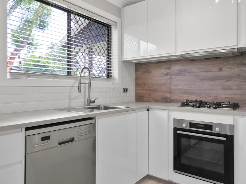 2 bedrooms, 1 bathroom, 1 garage, courtyard, Air Con, Security, Public Transport