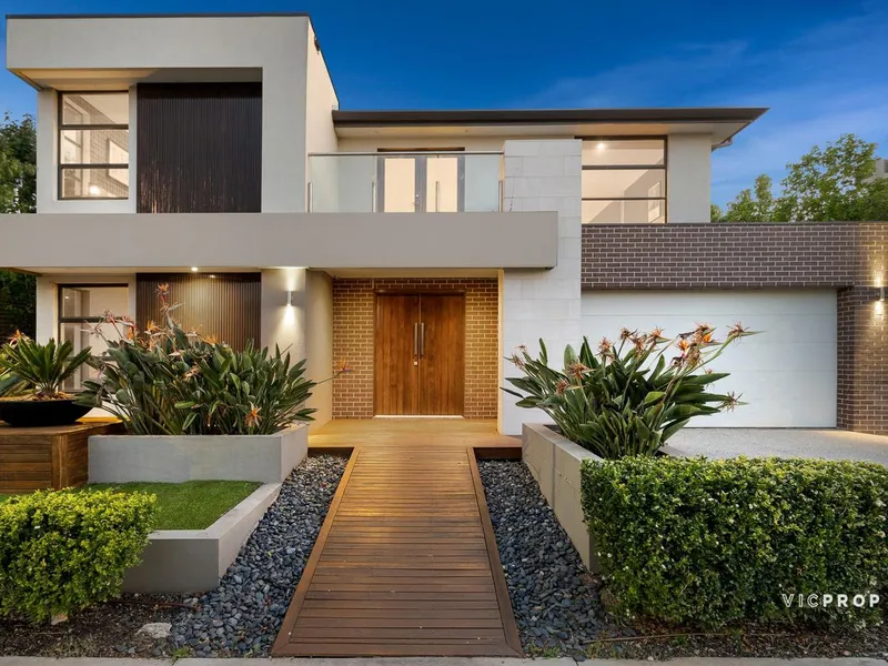 A World of Luxury, BRAND NEW Ex Display Home