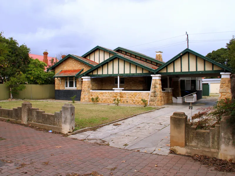 Huge 3 bedroom bungalow in Unley