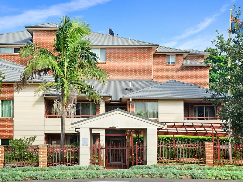 Oversized penthouse in a convenient resort complex