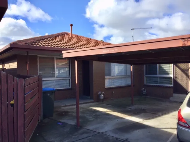 2 BEDROOM UNIT IN HOPPERS CROSSING 