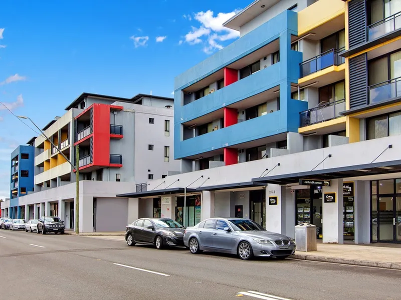Well Maintained Studio ( 1 car parking ) close to Station!