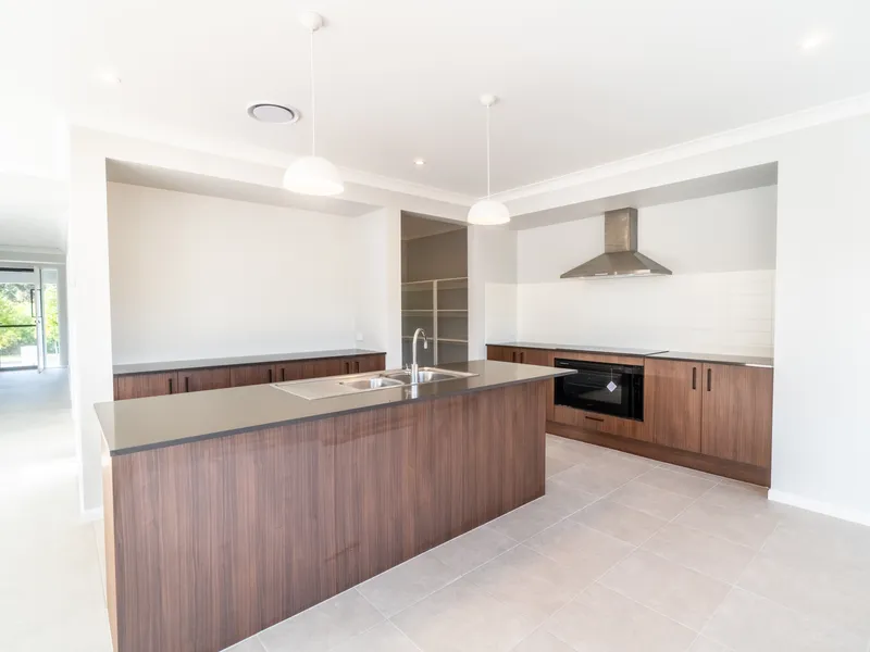 AVAILBLE NOW IN FORESHORE ESTATE!
