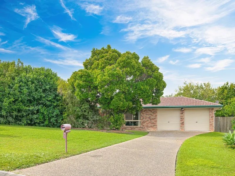 HIDDEN GEM IN HALPINE LAKES ESTATE!