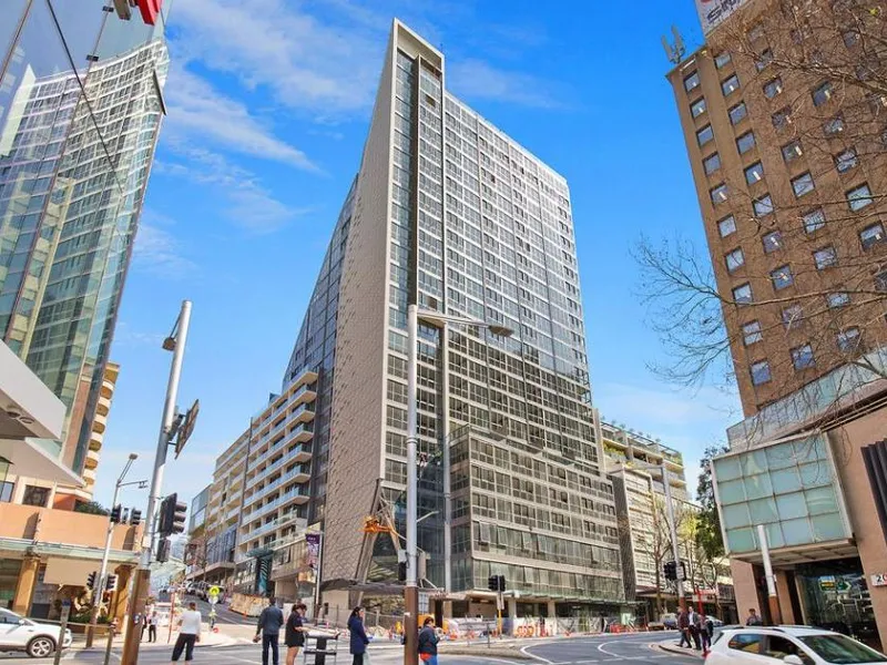 Luxurious One Bedroom with Huge Study Room For Rent!
