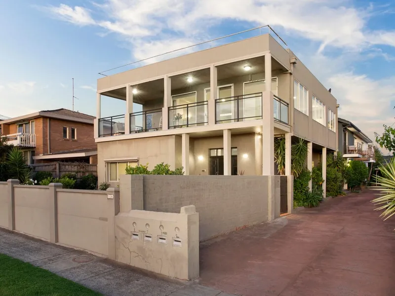 BEACHSIDE LIVING WITH ITS PREMIER POSITION