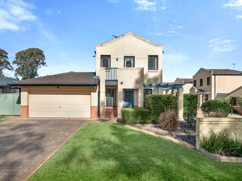 Freestanding Townhouse!