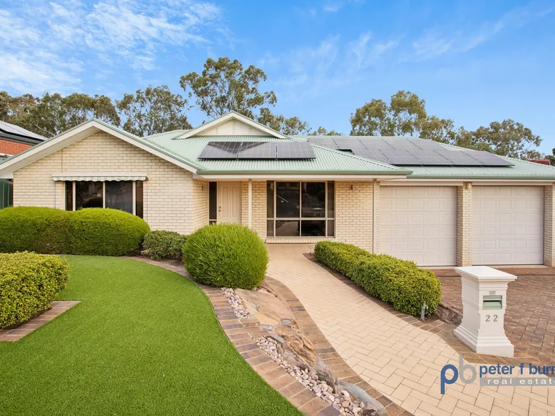 METICULOUSLY PRESENTED, MUCH LOVED FAMILY HOME!