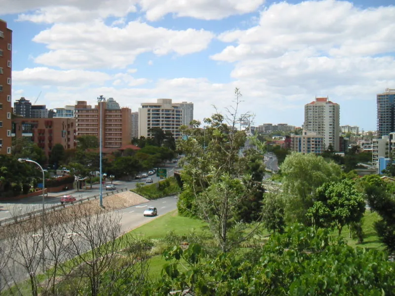 Kangaroo Point Apartment with City Views