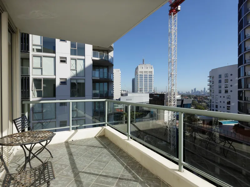 Three Bedroom Apartment, Level 10 in 'Harbourview' Complex 