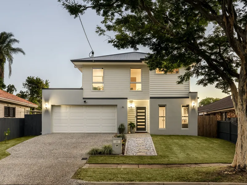 Stunning family home on 627m2 in park side locale!