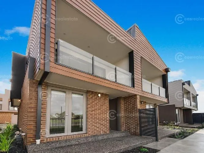 Modern Townhouse Overlooking Park