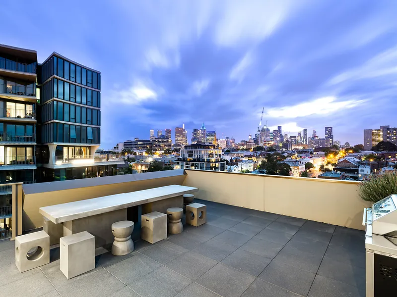 Elegant contemporary spaces, panoramic CBD views