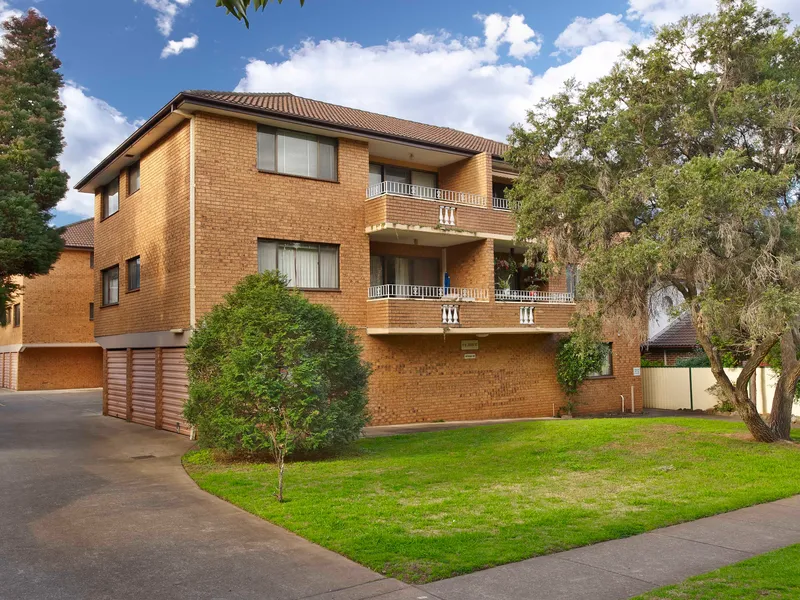 2 bedroom with 3 Car Garage