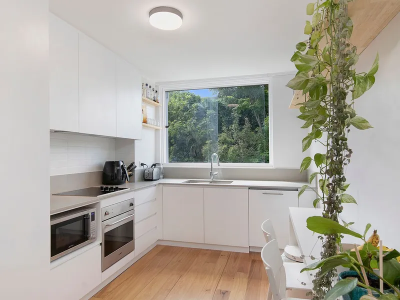 Peaceful and Private 3 Bedroom Unit in Boutique Complex on Griffith Street