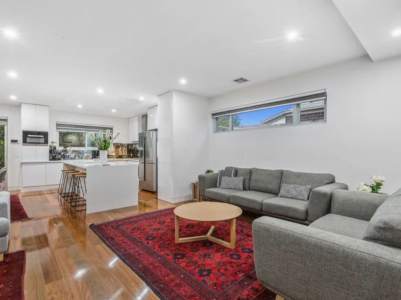Sophisticated & Spacious 3/4 Bedroom Townhouse Across from Loft Reserve